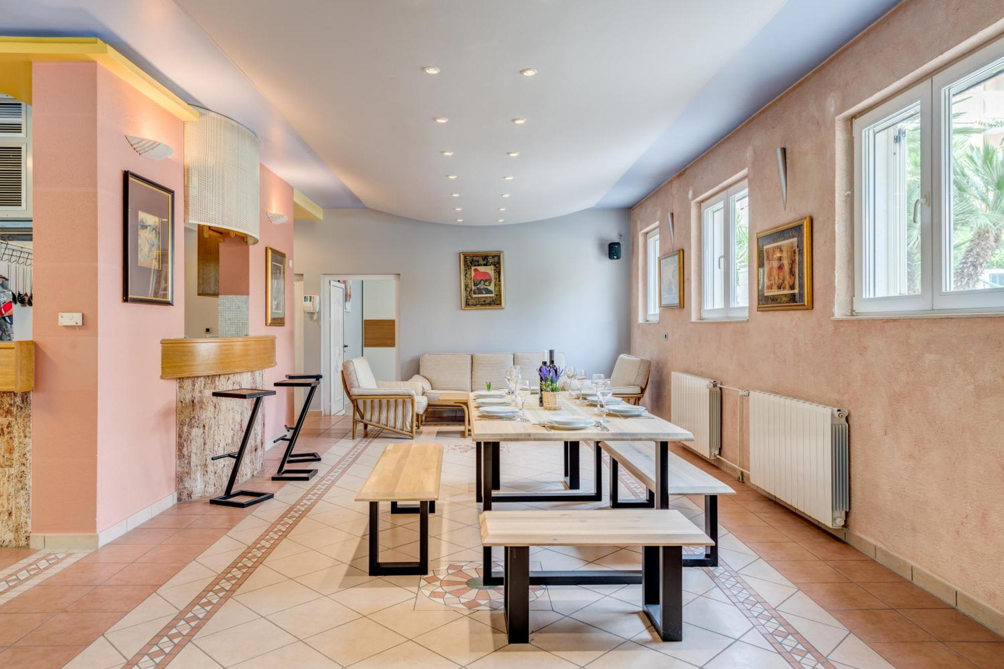 Blue Dolphin Apartment - Private Indoor Pool, Jacuzzi, Garden Split Exterior foto