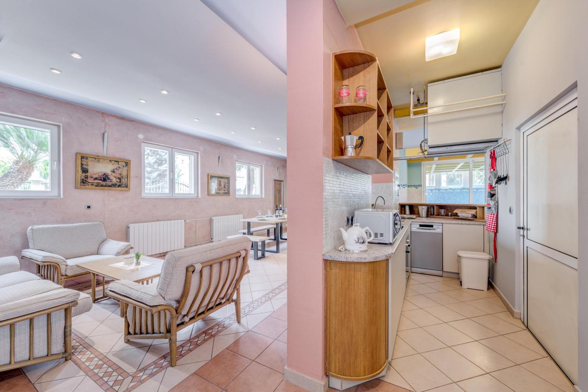 Blue Dolphin Apartment - Private Indoor Pool, Jacuzzi, Garden Split Exterior foto
